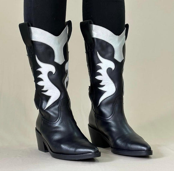 BOTAS NEGRAS CON BLANCA LARGAS